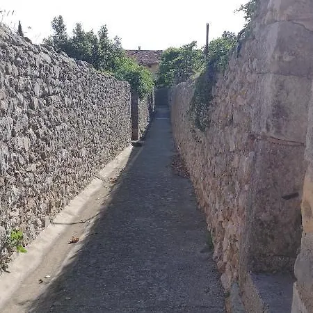 D'hôtes Le Mimosa Alojamento de Acomodação e Pequeno-almoço Saint-Saturnin-de-Lucian